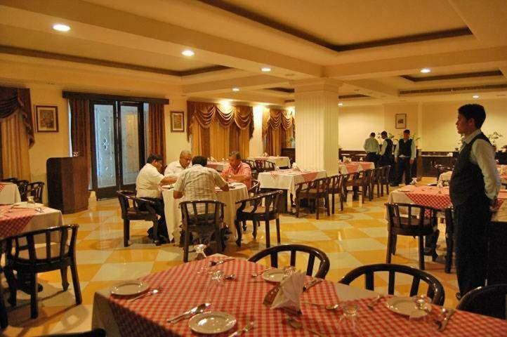 Hotel Rudra Continental Rudrapur Екстер'єр фото