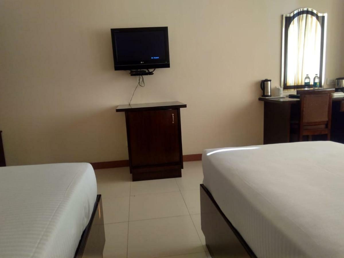 Hotel Rudra Continental Rudrapur Екстер'єр фото