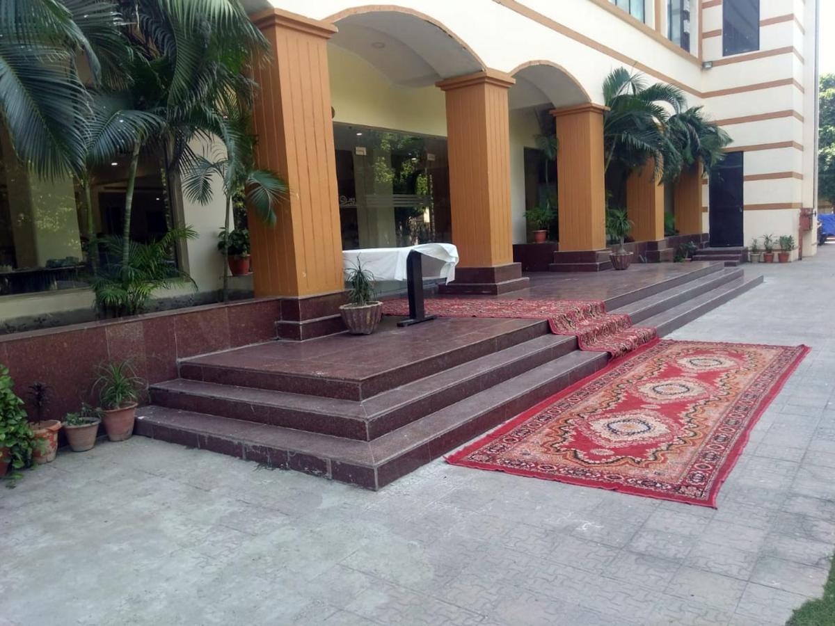 Hotel Rudra Continental Rudrapur Екстер'єр фото